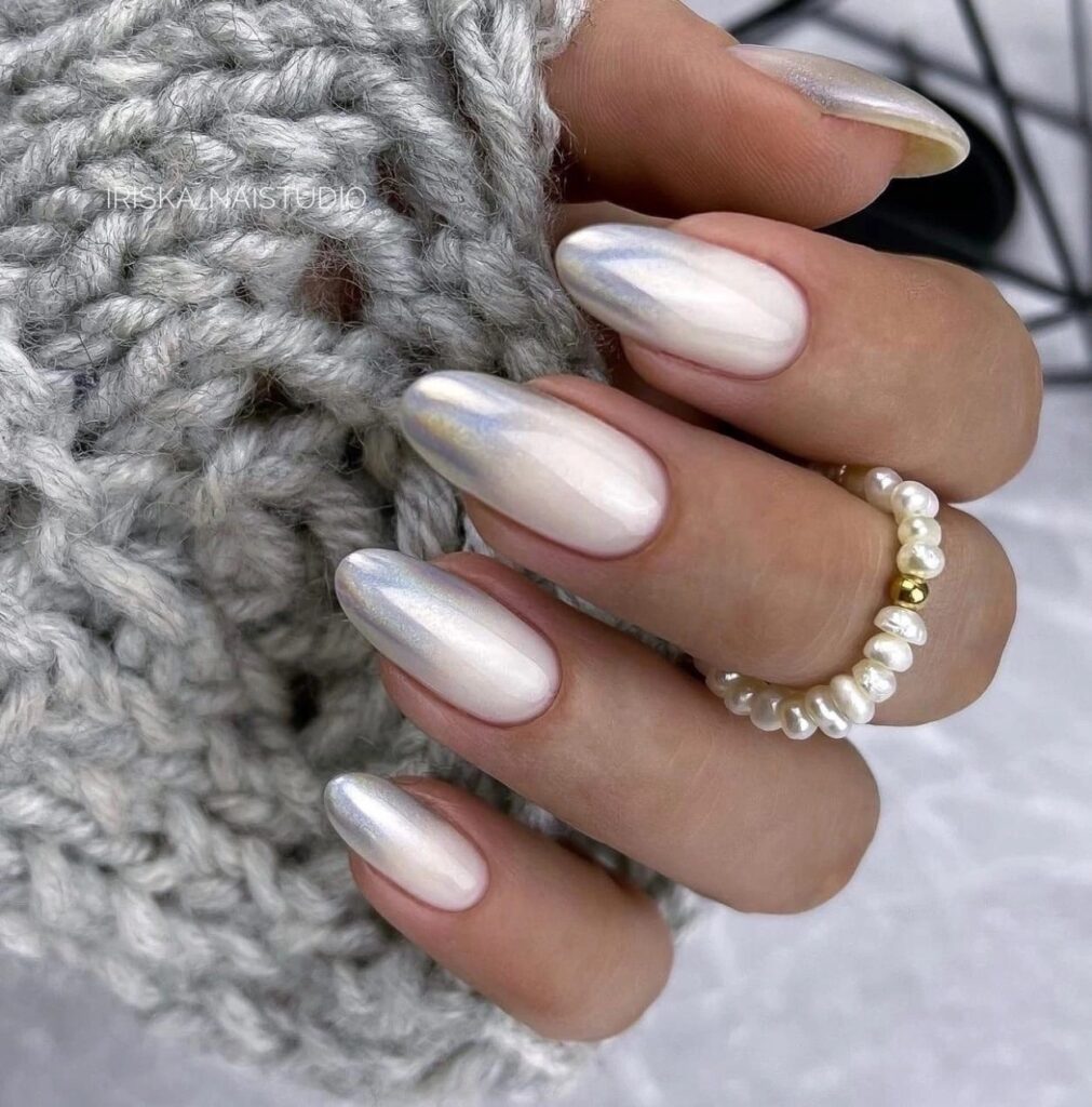 Pearl Chrome Almond Nails: Why They Are the New Neutral Manicure Trend