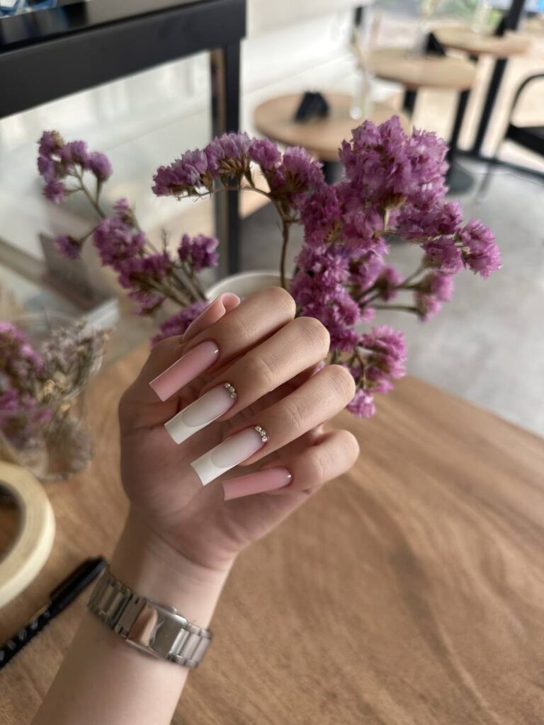The Minimalist French Tip: How to Master the Chicest Look for Short Nails