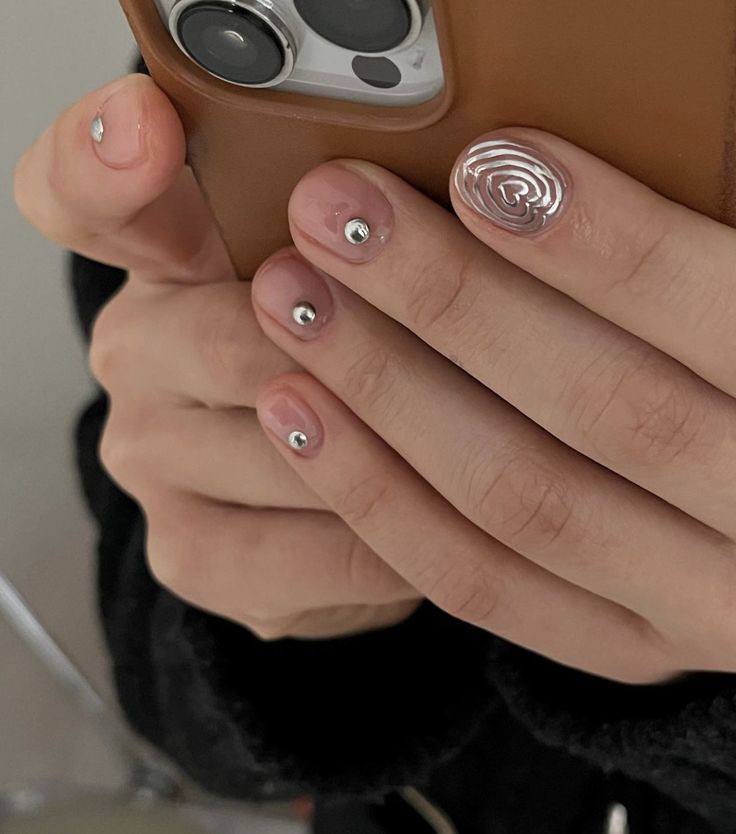3D Silver Chrome & Jelly Nails: A Guide to the Syrup Nail Aesthetic