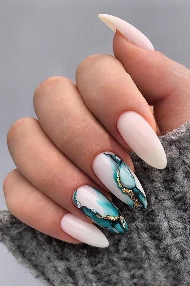 Malachite Stone Nails: The Luxe Mineral Trend for a Winter Manicure