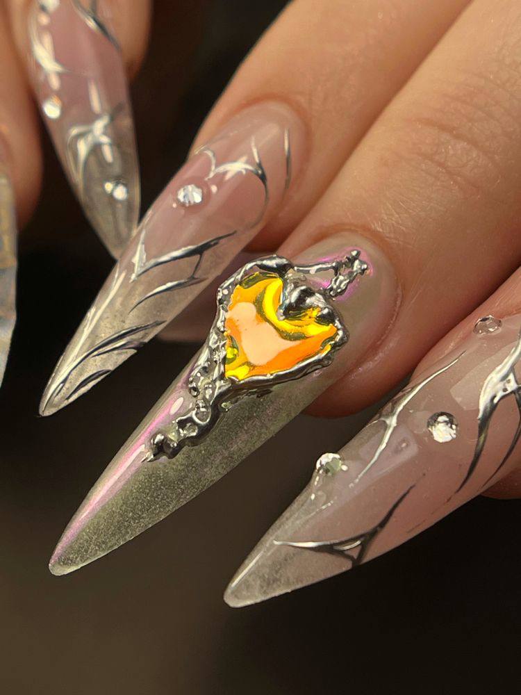 Molten Silver Nails: The Edgiest Autumn Manicure Trend