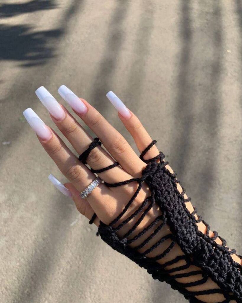 Frosted Ombre Nails: The Coziest Winter Manicure Trend
