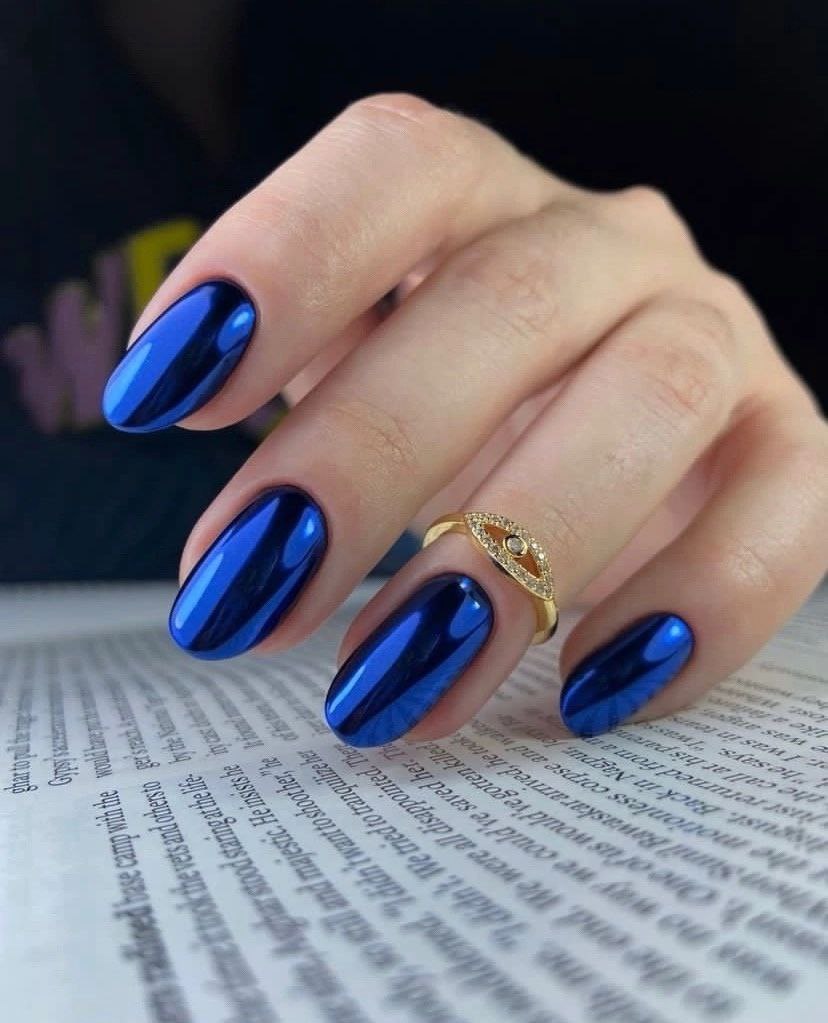 Cobalt Chrome Nails: The Ultimate Luminous Winter Manicure Trend