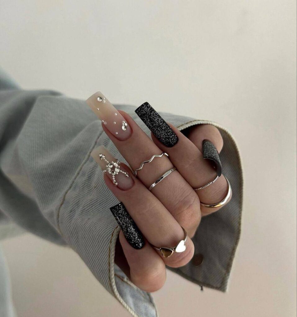 Velvet Nails: How to Get the Coziest Autumn Manicure