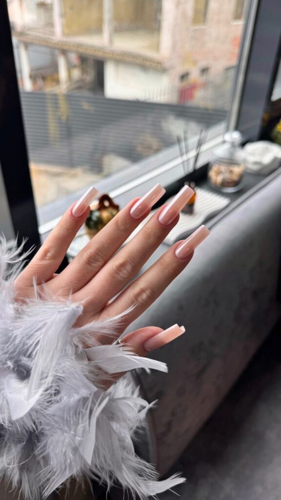 Pearlescent Glaze Nails: How to Get the Dreamiest Spring Manicure