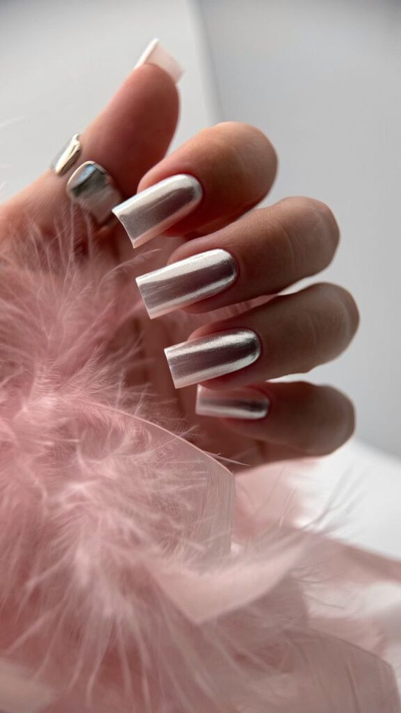 Liquid Silver Nails: How to Get the Sleekest Winter Manicure Trend