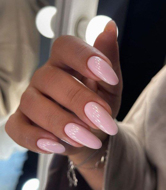 Milky Jelly Nails: How to Get the Softest Spring Manicure Trend