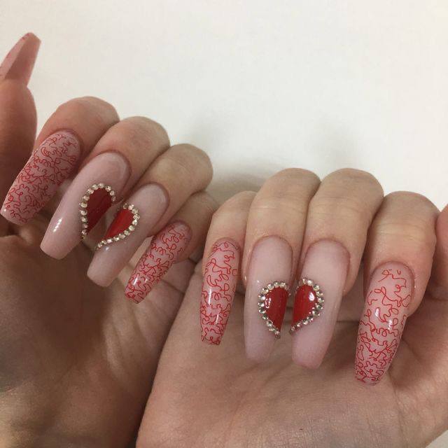 The Split-Heart Nail Trend Is the Dreamiest Winter Manicure