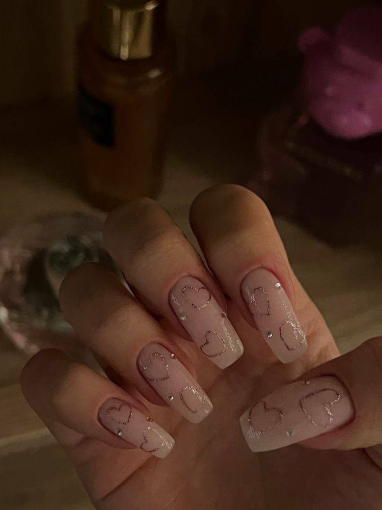 Spun-Silver Heart Nails: The Coziest Winter Manicure Trend