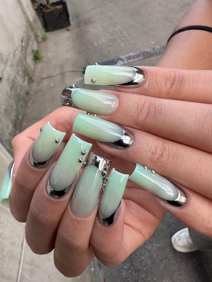 Metallic Jelly Nails: The Refreshing Spring Manicure Trend
