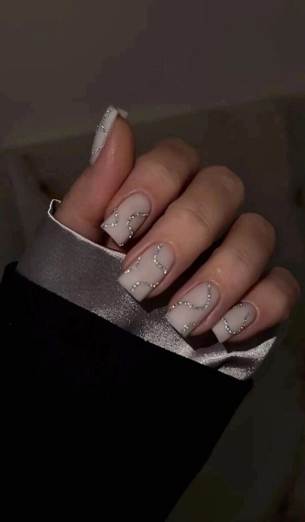 Velvet Nails: How to Get the Coziest Winter Manicure Trend