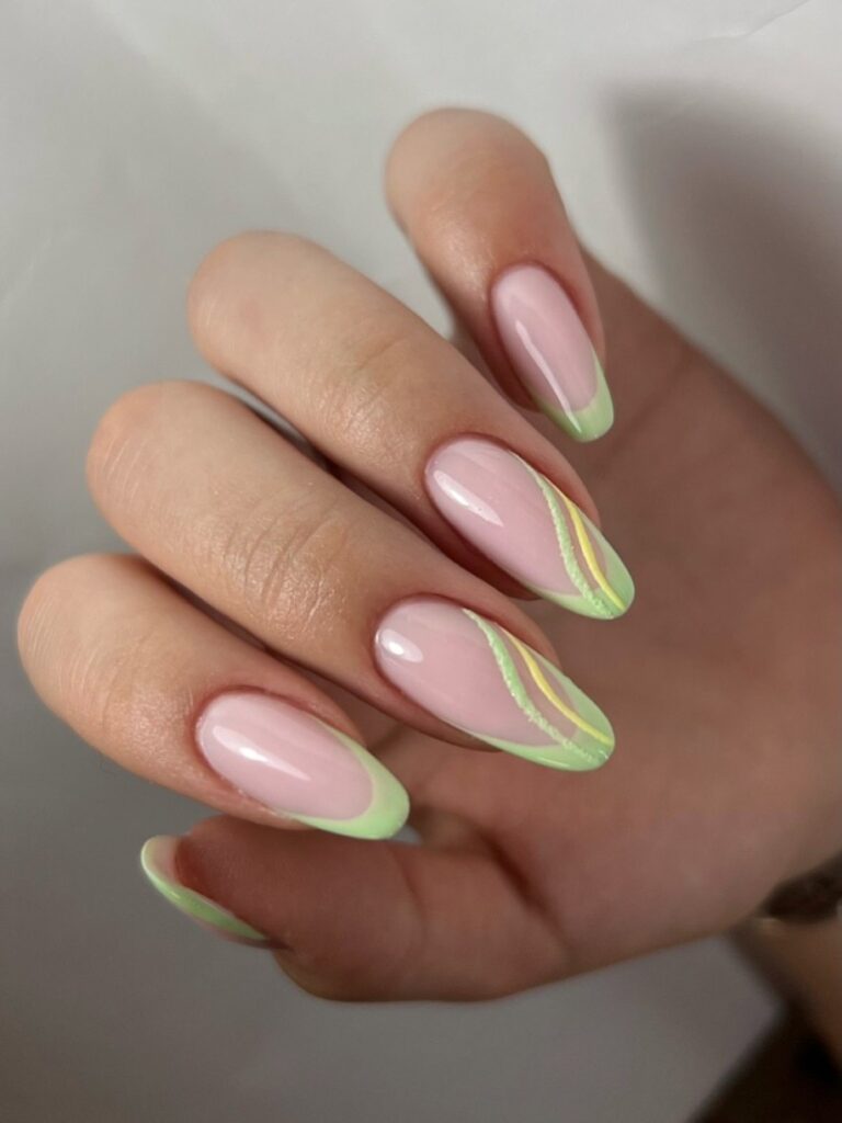 Aurora Nails: How to Get the Iridescent Spring Manicure Trend