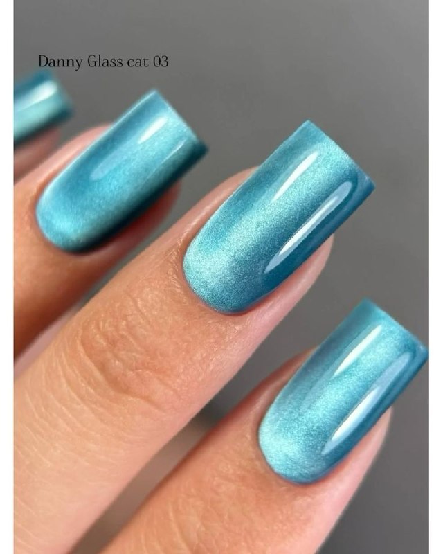 Velvet Nails: How to Get the Coziest Winter Manicure Trend
