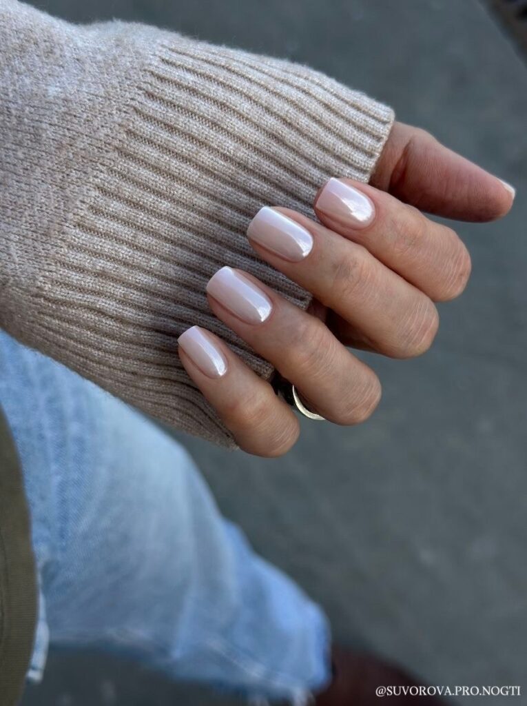 Frosted Pearl Nails: The Luminous Winter Manicure Trend