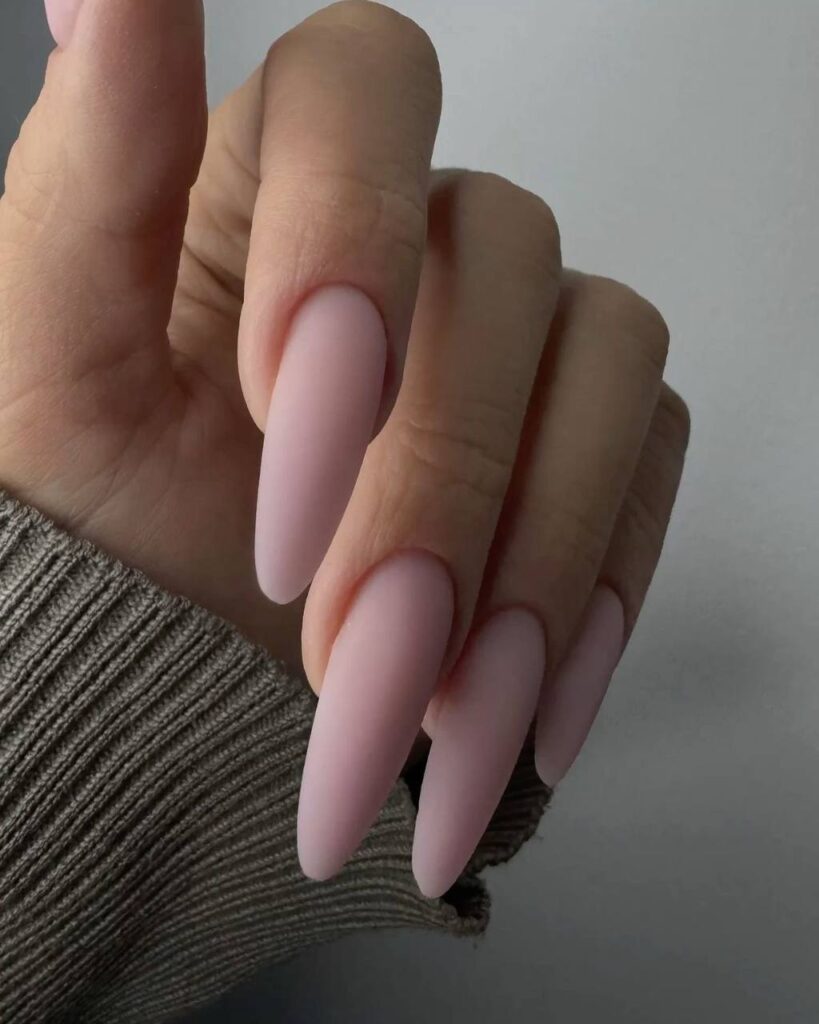 Velvet Nails: How to Get the Coziest Winter Manicure Trend